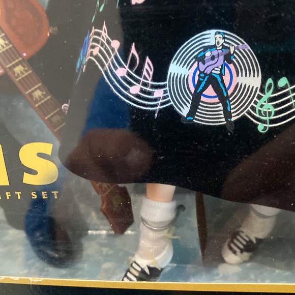 Barbie / Elvis collectibles edition - nib - Picture 6 of 7